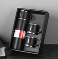 Caneca Kit Garrafa Térmica Vacuum Bottle Inox 500ml + Xícaras Bebidas Fria ou Quente