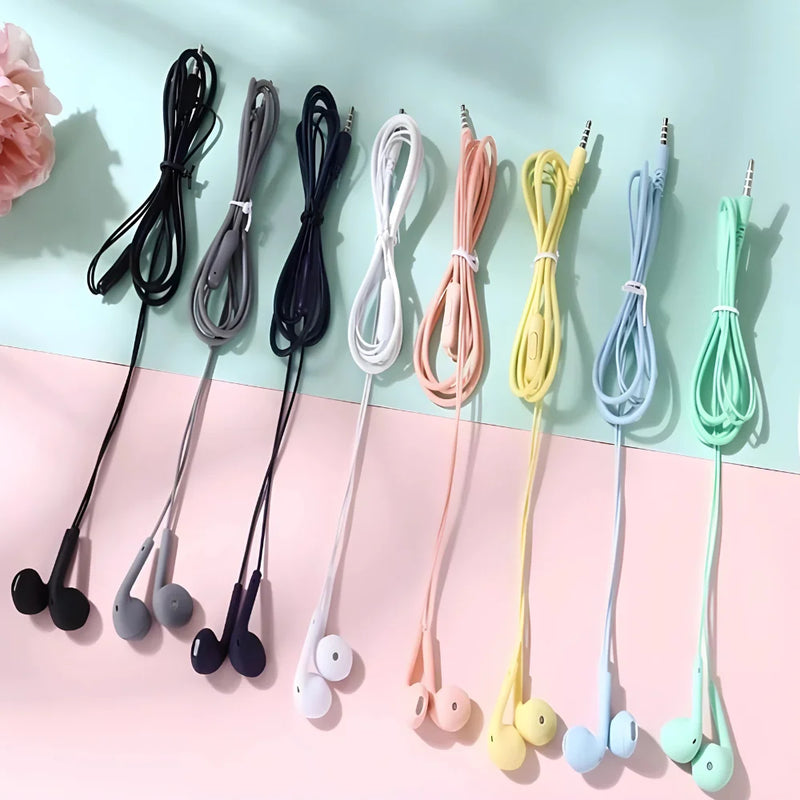 Fone de ouvido Macaron com fio, microfone e botão de chamada em cores sortidas.
