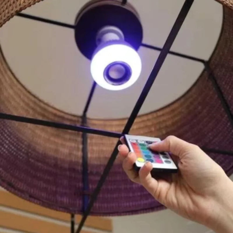 Caixa de Som com Lâmpada Led Bluetooth C Controle Rgb 12W