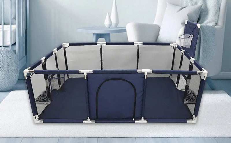 Cercado infantil IMBABY para uso interno, com barreira de segurança, piscina seca e área de recreação para crianças.