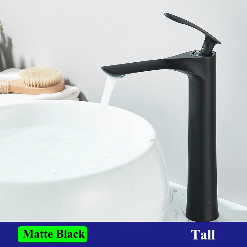 SHBSHAIMY Torneira de pia de banheiro quadrada moderna com núcleo de latão, torneira de água quente e fria, modelo alto/baixo, dourada, montada no deck