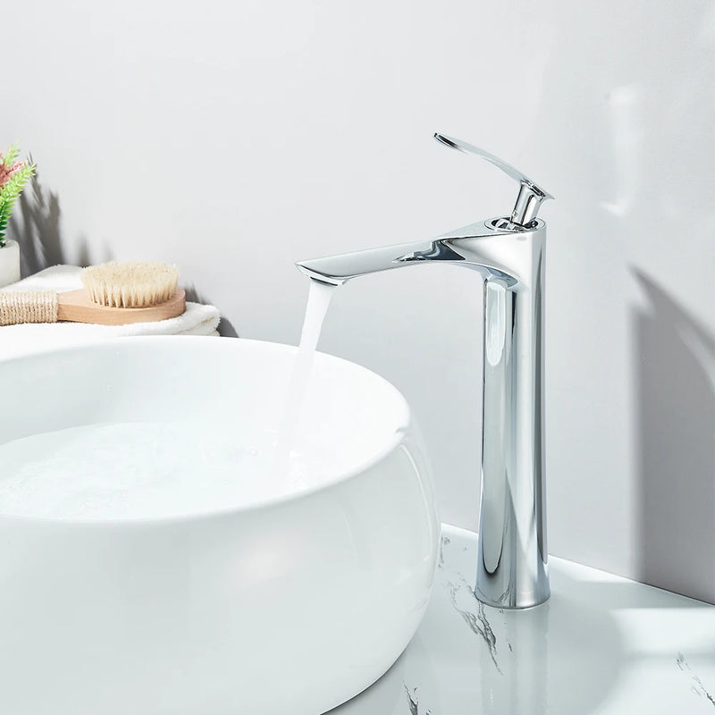 SHBSHAIMY Torneira de pia de banheiro quadrada moderna com núcleo de latão, torneira de água quente e fria, modelo alto/baixo, dourada, montada no deck