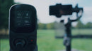 Gimbal FeiyuTech SCORP Mini 3 Pro com alça remota removível e rastreamento AI 4.0 para câmeras mirrorless, câmeras de ação e smartphones.