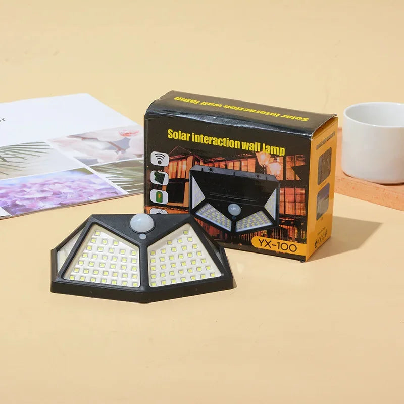 Luminária Solar com 3 Modos e 4 Lados, com Sensor de Presença