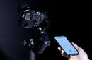 Gimbal de mão FeiyuTech SCORP Mini 2 de 3 eixos para câmeras mirrorless e de ação, smartphone com rastreador de IA, preenchimento magnético e capacidade de carga de 1,2 kg.