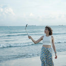 Kit estabilizador gimbal FeiyuTech VB4 para smartphone com rastreamento por IA e luz de preenchimento integrada, haste de extensão de 216 mm, para iPhone/Android.